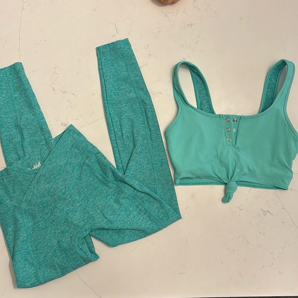 Turquoise Blue Tie Top & Scrunch Butt Leggings size small - Picture 1 of 9